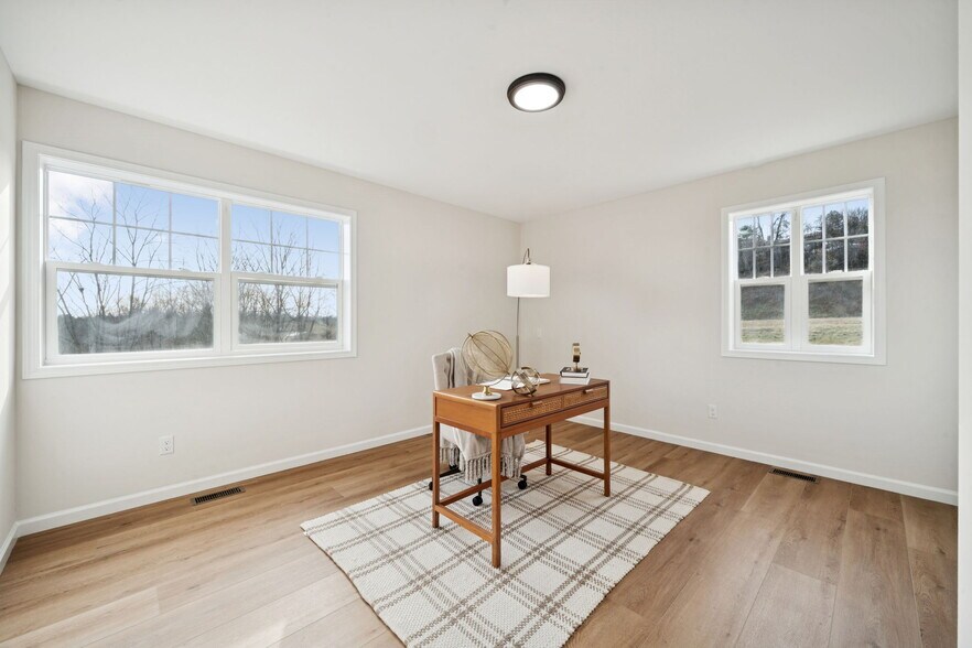 Building Photo - 2219 Lebanon Dr