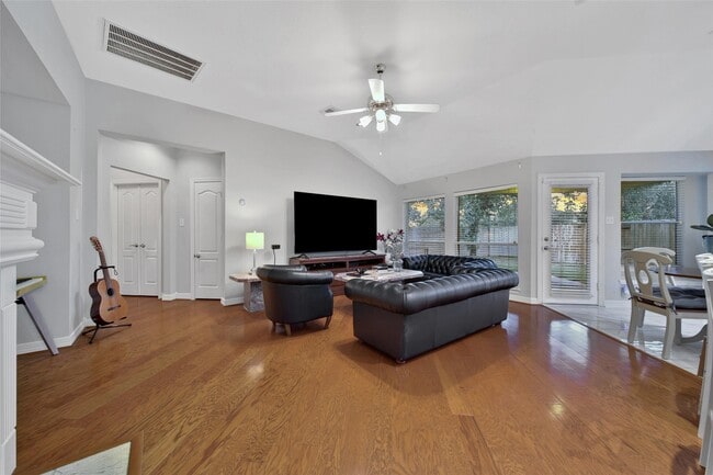 Building Photo - 12126 Laguna Pointe Ln