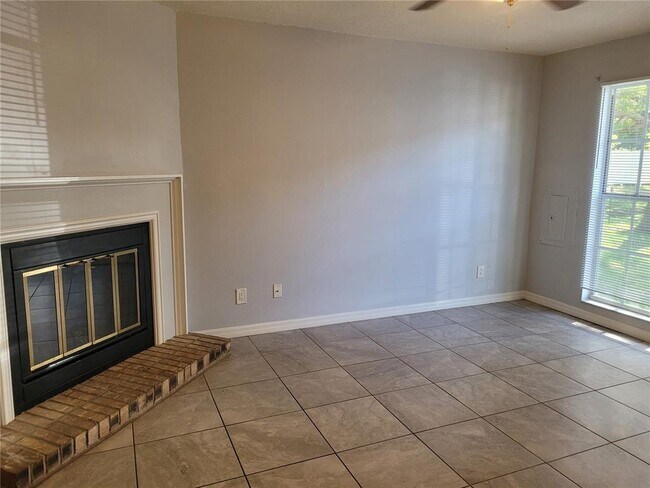 Building Photo - 11301 Grandville Dr