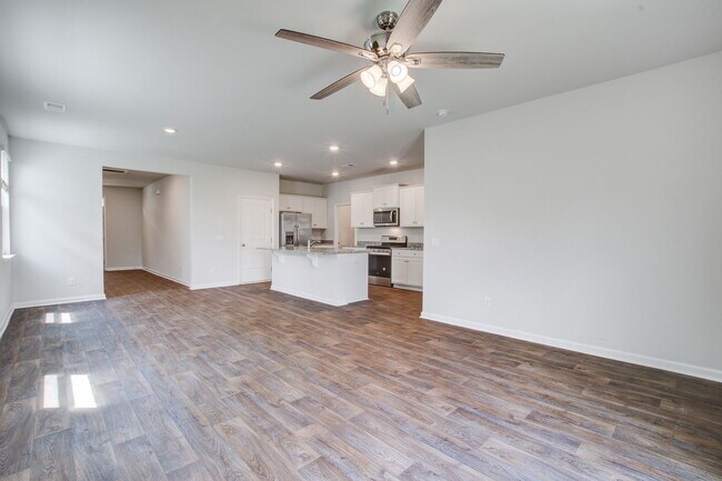 Building Photo - 104 Sunray Ln