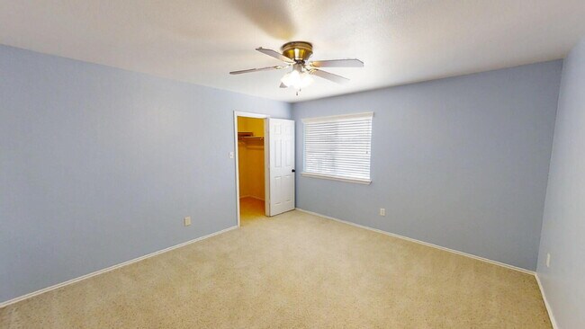 Building Photo - "Spacious 5-Bedroom Oasis with Pool on Gri...