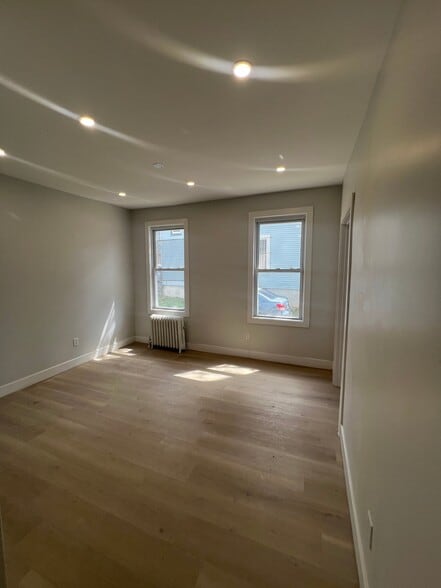 Building Photo - 577 13th Ave