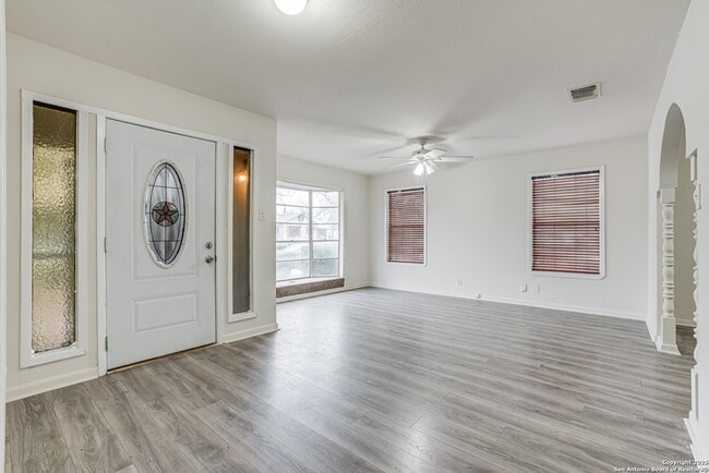 Building Photo - 811 Cottonwood Ave