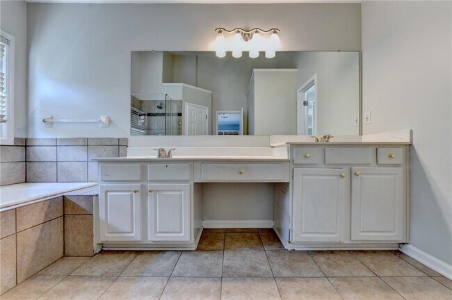 Building Photo - 2835 Crestmont Ct