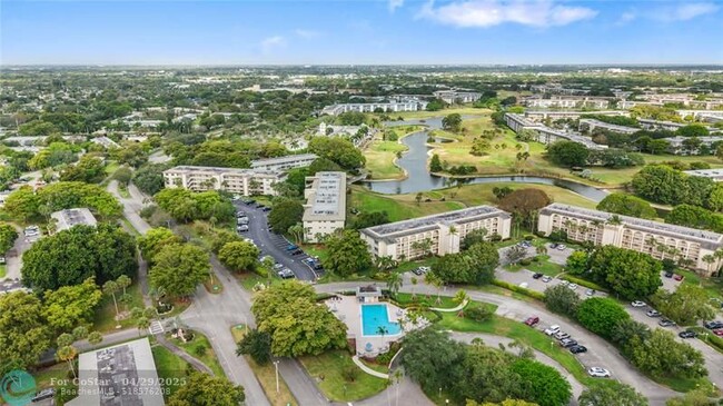 Building Photo - 4701 Martinique Dr