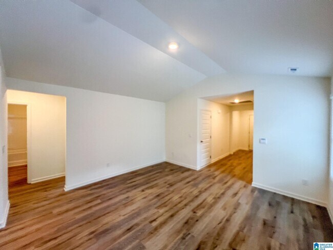 Building Photo - 301 Willoughby Rd