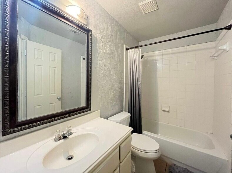 Building Photo - 5524 Glenview Ln