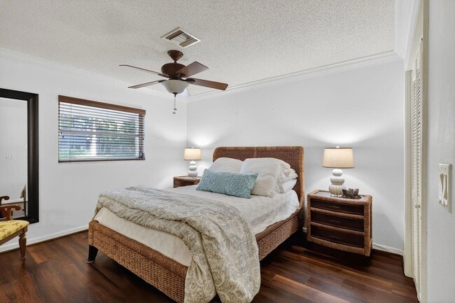 Building Photo - 318 SE 7th Ave