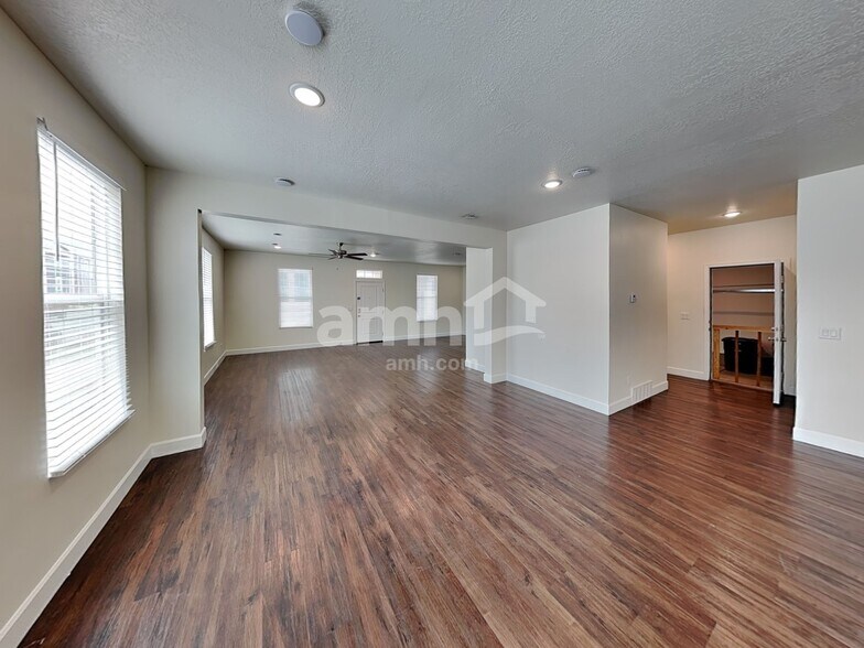 Building Photo - 6084 W Copper Hawk Dr