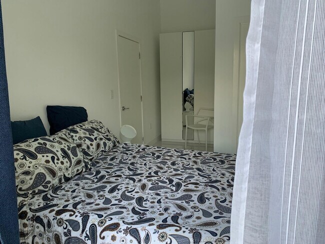 Building Photo - 9007 NE 10th Ave