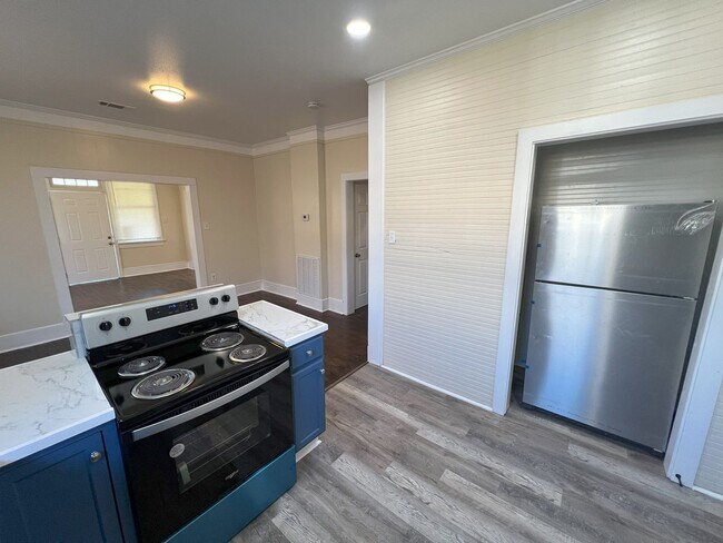 Building Photo - Charming 3-Bedroom Home Near Baton Rouge General Hospital!