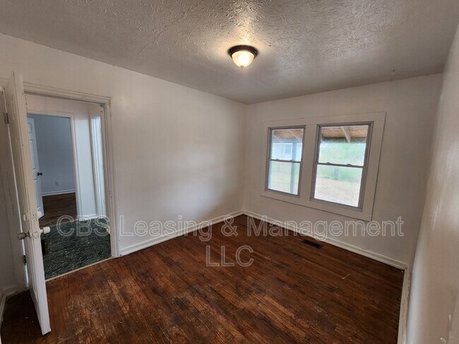 Building Photo - 23 Mason Dr