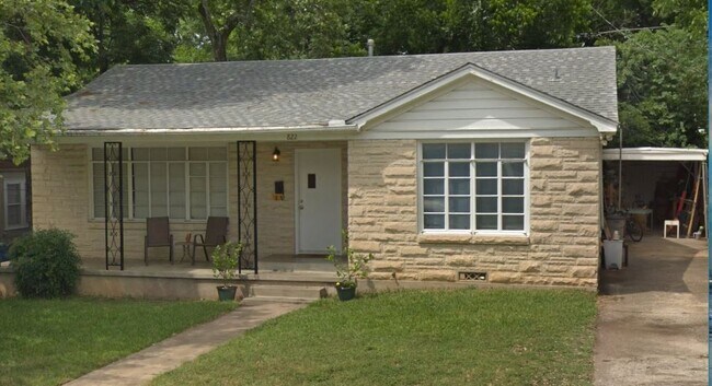 Primary Photo - UT PRE LEASE: Charming 3 bed / 2 bath Hous...