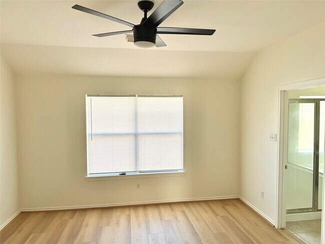 Building Photo - 16546 Cairngrove Ln