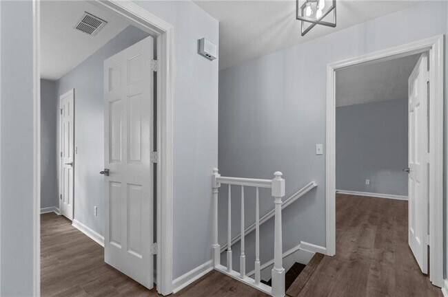 Building Photo - 4019 Shady Dr NW