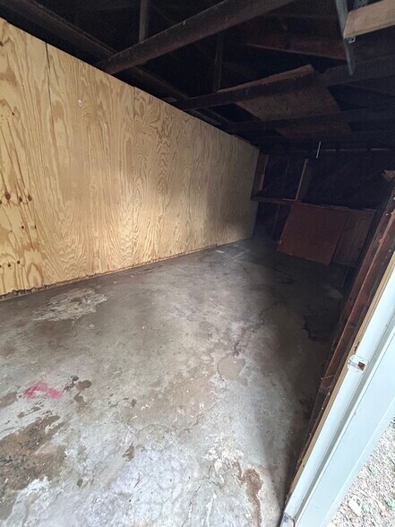 Building Photo - 702 Sunny Ln
