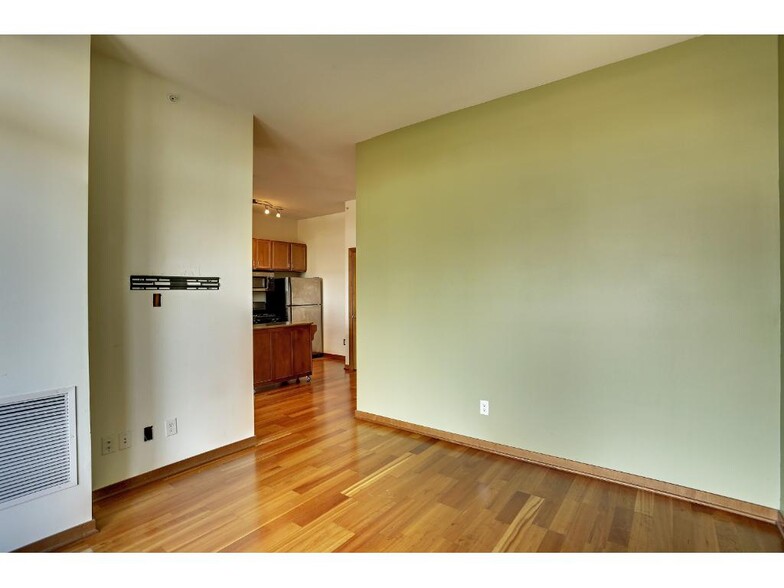 Living Room overlooking kitchen - 15 E Franklin Ave