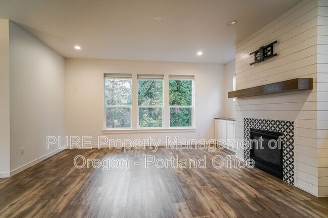 Building Photo - 995 SE Olive Way