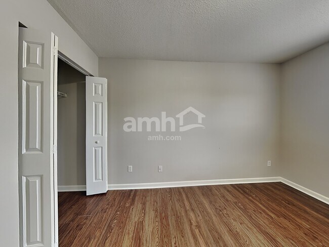 Building Photo - 103 Granary Dr