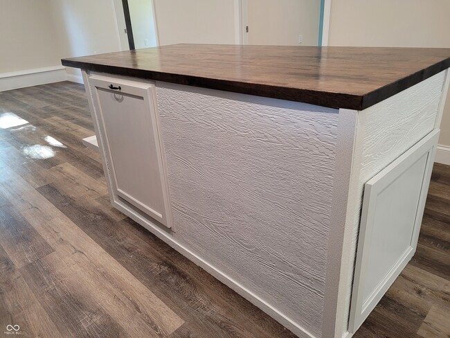 Building Photo - 127 Bailey Ln