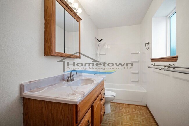 Building Photo - 433 N Brushwood Ct