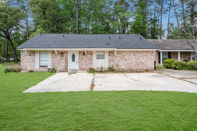 Building Photo - 635 Chapel Hill Dr
