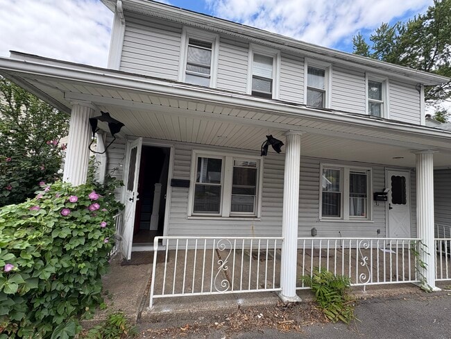 Building Photo - 104 E Breaker St