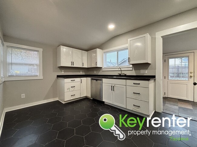 Building Photo - Newly Remodeled 2-Bedroom, 2-Bath Tacoma Home with Finished Basement, Large Backyard, and Detache...