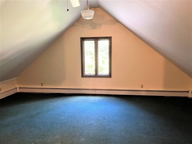 Building Photo - 120 Bond Rd
