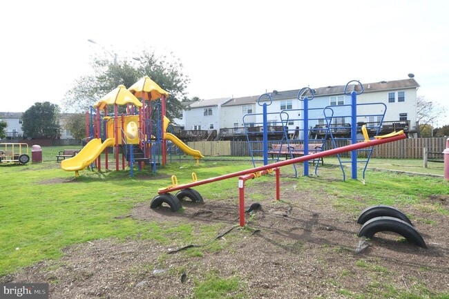 Building Photo - 8635 Union Pl