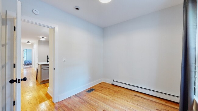 Building Photo - 86 Edwards St