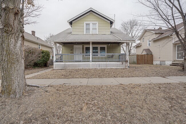 Building Photo - 814 22nd Ave