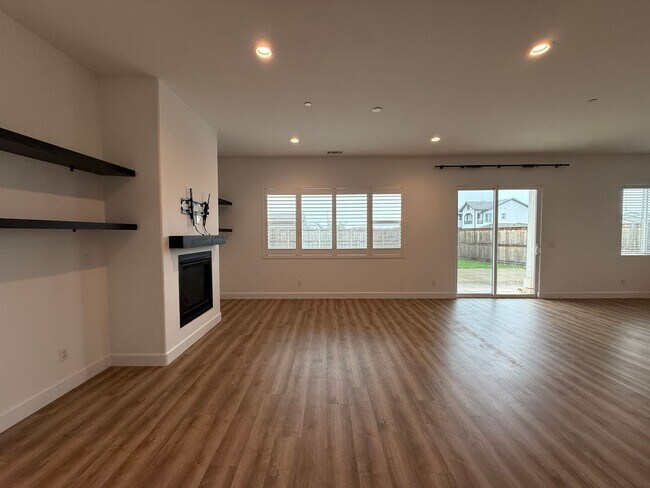 Building Photo - Executive Single-Story Living in Vintage Ranch/Rice Ranch Community