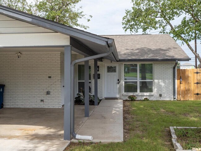 Building Photo - 8314 Bowling Green Dr