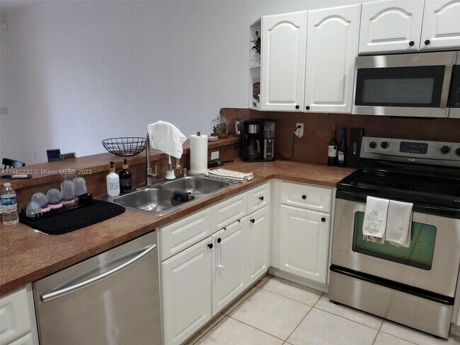 Building Photo - 10270 SW 59th St