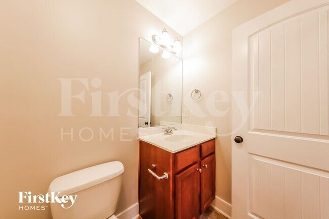 Building Photo - 256 Kingston Cir