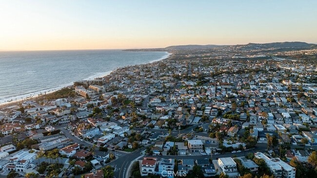 Building Photo - 256 1/2 Avenida Madrid Unit B