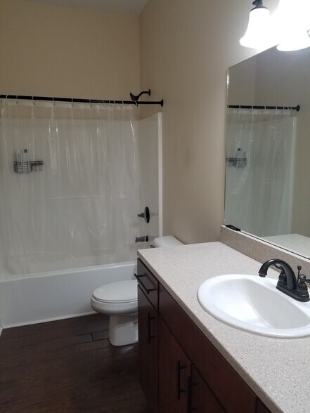 Building Photo - 406 Treyson Ln