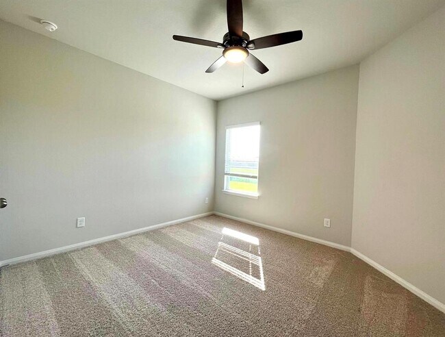 Building Photo - 4814 Blue Jacaranda Wy