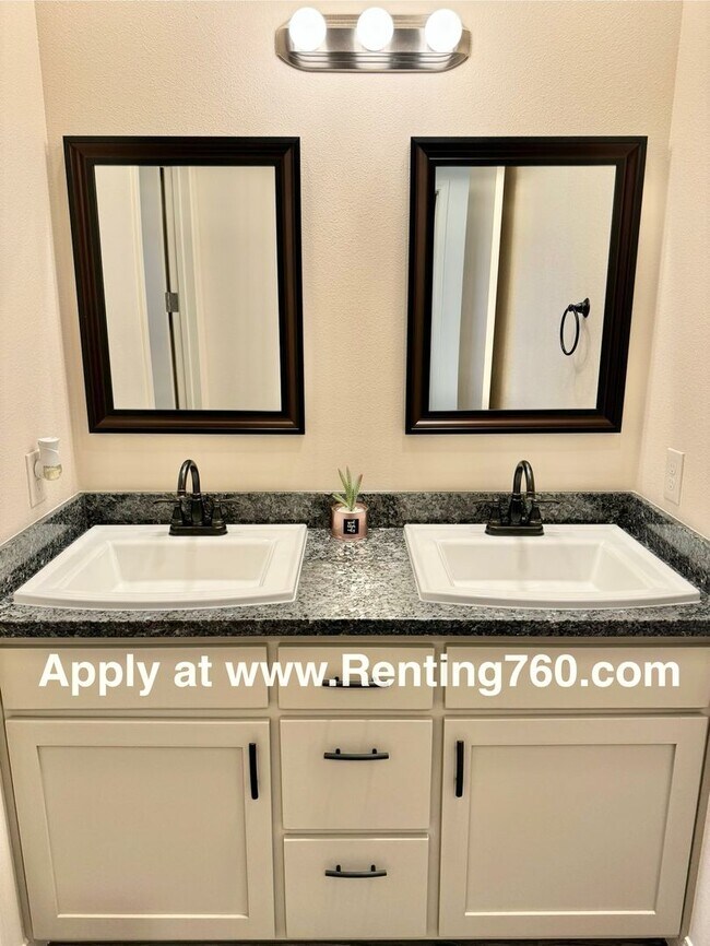 Building Photo - Newer 4 Bedroom 3 Bathroom Home With Solar...