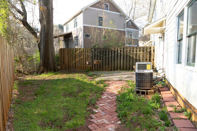 Building Photo - 333 Mathews Ave NE