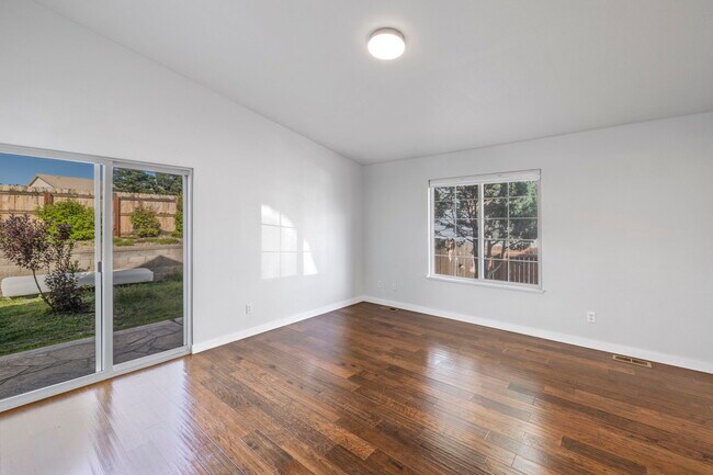 Building Photo - 626 Rolling Rock Point