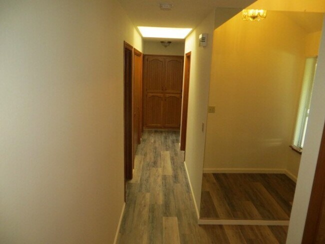 Building Photo - North Fresno Home, 3BR/2BA, Built 1989 - Lots of Amenities!