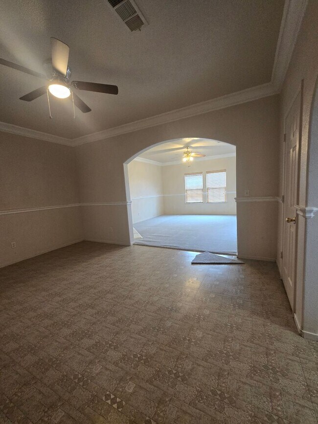 Building Photo - Spacious 2 Story 4 BR 2.5 BA Available Now