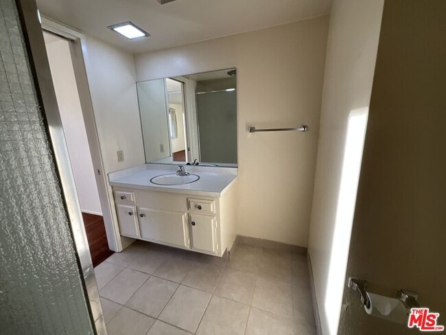 Building Photo - 46165 Burroweed Ln