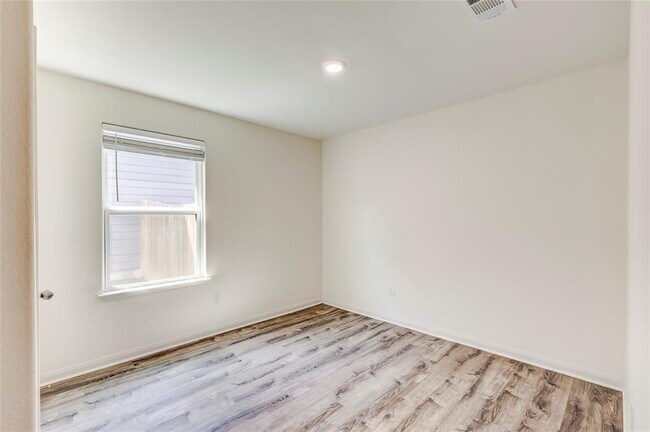 Building Photo - 18744 Speculator Ln