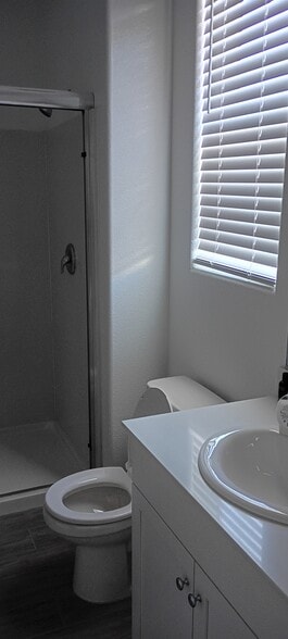 Building Photo - 821 Lake Park Cir