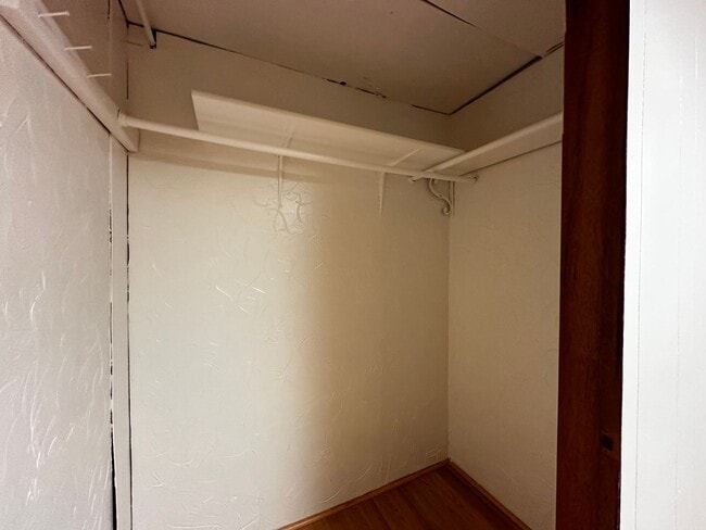 Building Photo - 4049 Fahrenkamp Ave