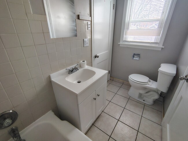 Building Photo - 2516 Lawndale Ave