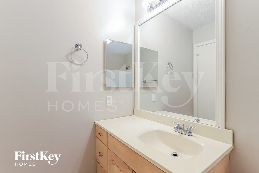 Building Photo - 17019 Silver Sky Ln